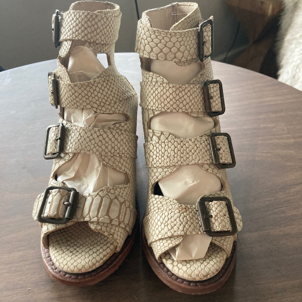 Freebird by Steven sandal Quail: size 7